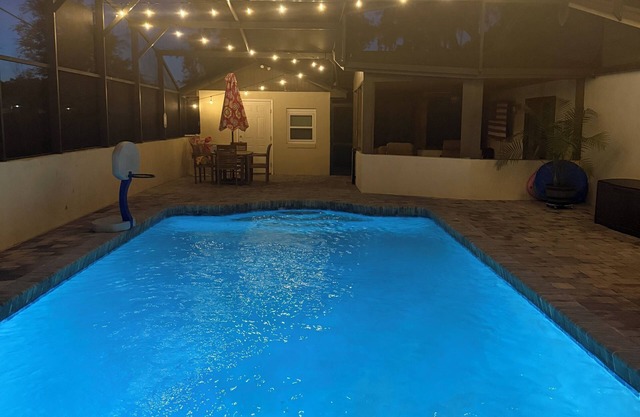 Retreat at Sanford Riverwalk-4 BR 3 BA Heated Salt H2O-Pool Home and Fenced Yard