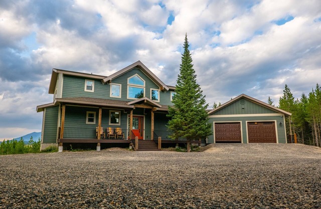 Retreat @ Island Park - Luxurious New Home - Near Yellowstone Sleeps 30!
