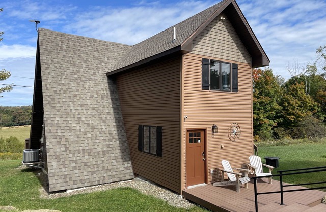 Retreat on Pekin Hill nClose to skiing, splash lagoon,