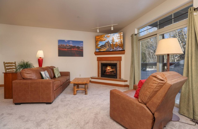 Retreat on the Blue Condo: Your Riverfront Retreat