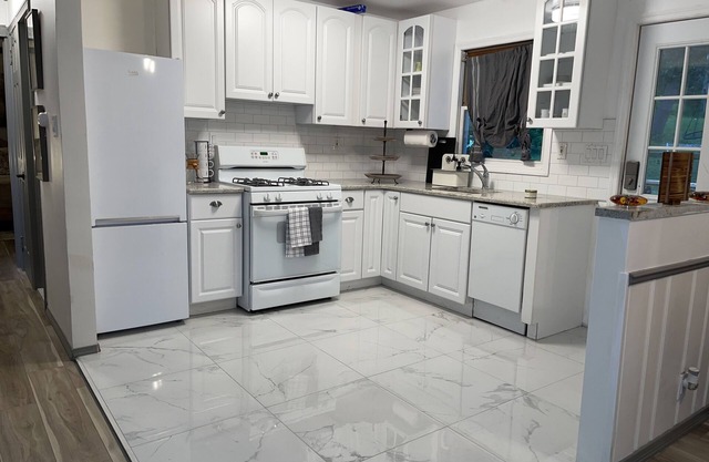 Retreat to Tranquil Cottage 65 Min from NYC - Onsite Parking, Pet-Friendly