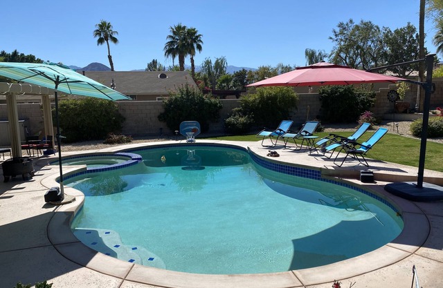 Retreat w/Pool & Spa Home in Palm Desert nThere is a 300.00 fee to heat pool n