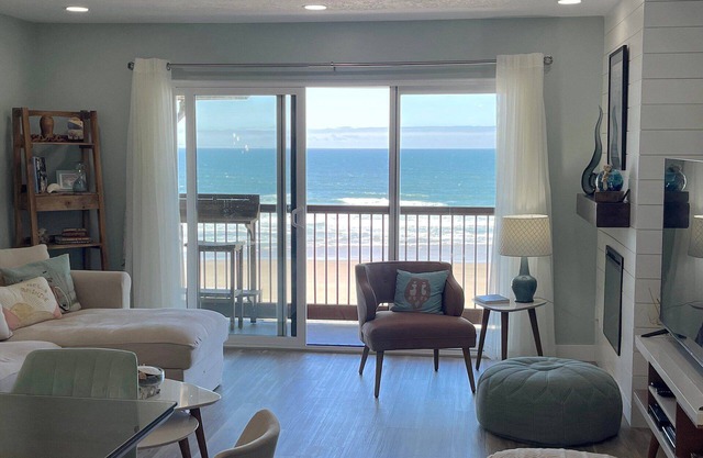 "Retreat Yo Self": Cozy, Pet-Friendly Condo with Ocean Views, Pool.