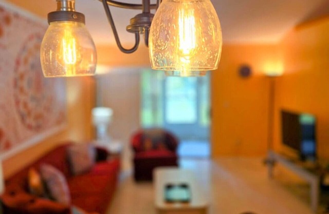 Retro 3 Bedroom Economy Family Home w/pool access!