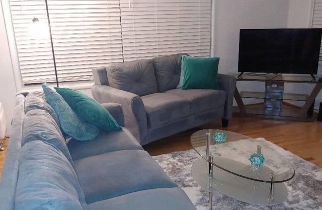 RETRO CHIC! 2 bedroom, 1 bath