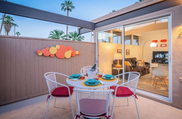 Retro & funky mid-century mod at Ocotillo Lodge