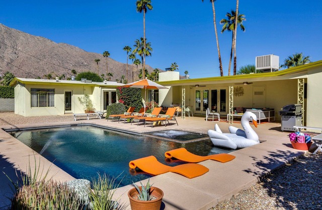Retro Retreat! Midcentury! 3 Masters! Pool! Spa! Mtn Views! Walk to Downtown PS!