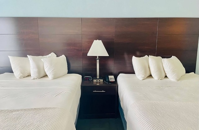 Revel In Aesthetic Charm! 3 Ergonomic Units, Minutes’ drive from JB Wells Park
