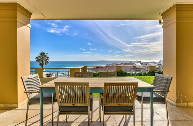 Rex Revine - Your Ultimate Luxury Villa Getaway in Bantry Bay