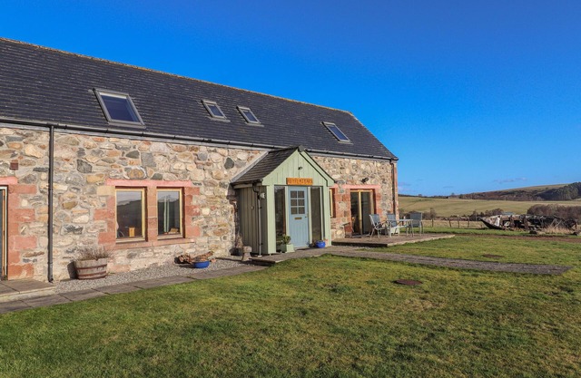 REYFLAT BARN, family friendly, with a garden in Rosemarkie