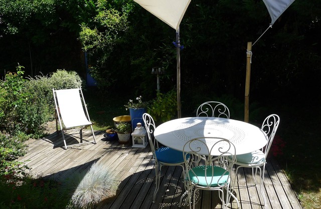 Rez de Maison Avec Jardin Arboré Privatif à 1 km de la Plage