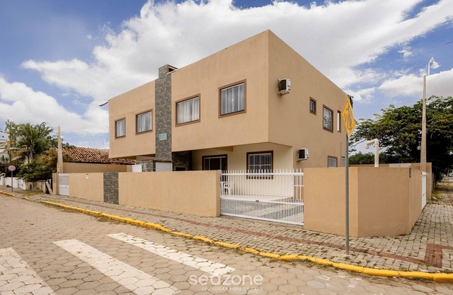 Rhes - Apt 2 min From the Beach in Bombinhas