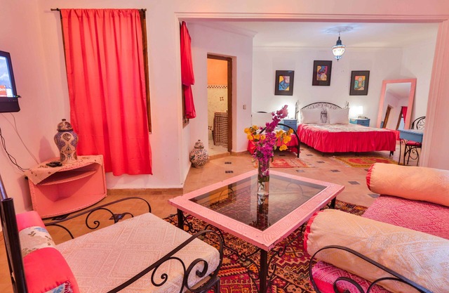 Riad Al kansaa 10mn from the beach a riad of dream