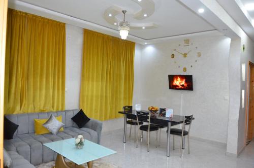 Riad Bollywood- family charm