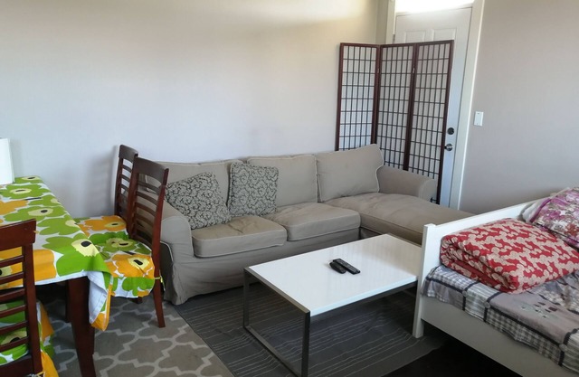 richmond 1br/1ba suite (House basement with Seperated entry)