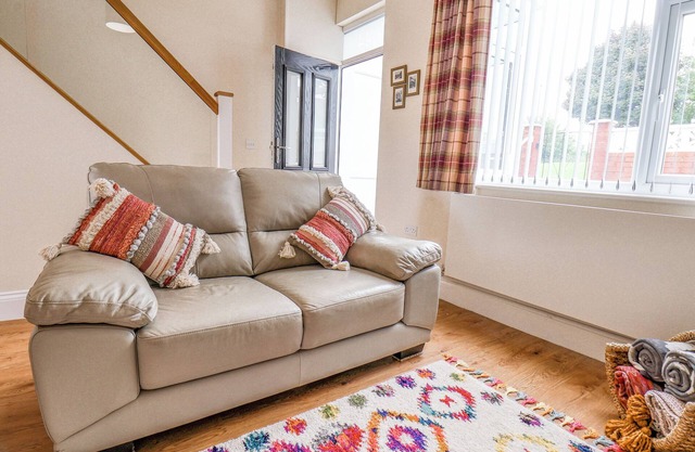 RICHMOND COTTAGE, pet friendly, with a garden in Carlin How