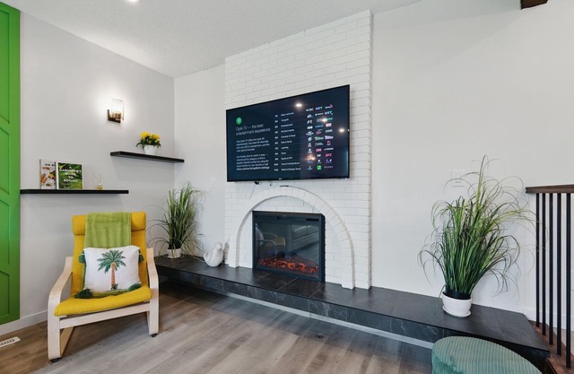 Rideau -Cozy & Bright Vintage Home Ideal Location
