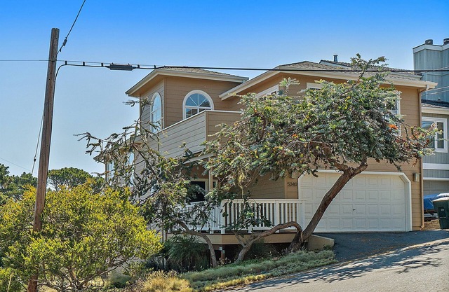 Ridgecrest Retreat: 3 BR, 2.5 BA House in Cambria, Sleeps 6