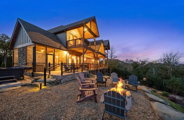 Ridgetop Views from Sugar Mountain-Scenic Solitude