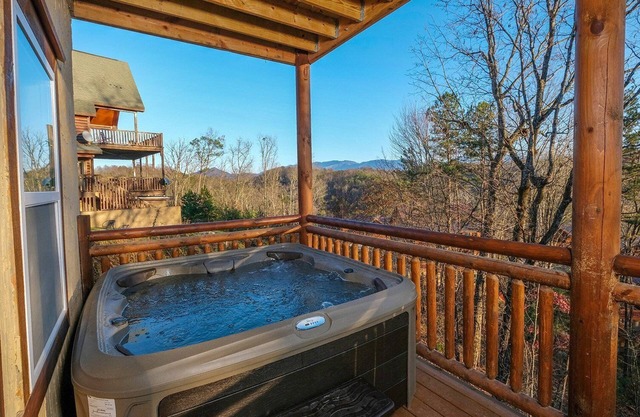 Ridgeview Splash - Private pool, theater, game room, and views!