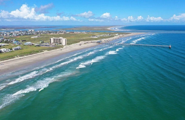 Ridley Retreat Community Pool, Mins to the Beach Corpus Christi + Port A