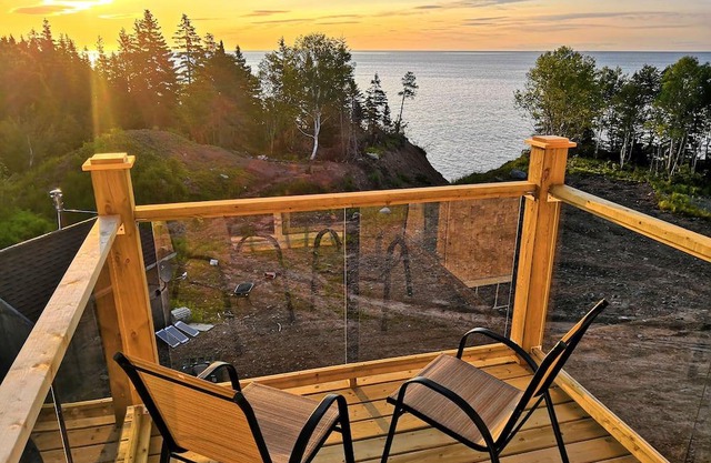 Right on the SEA | ENVIRONMENTALLY FRIENDLY | Sea + Mountains | Honeymoon Suite