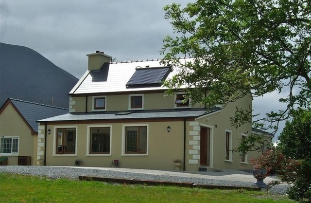 Ring of Kerry Holiday Home with Mountain & Sea Views