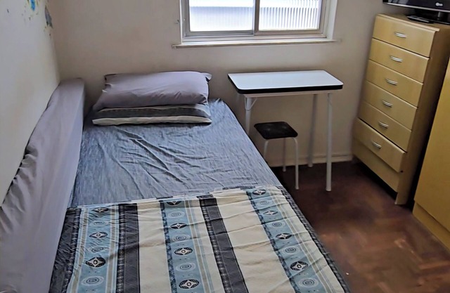 Rio de Janeiro. Studio very well located, Metro and buses on the corner.