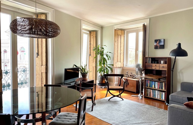 RITA'S PLACE - historic center: charming flat on garden square, 400m from Baixa de Lisboa