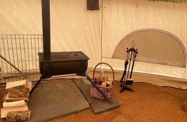 Ritec Glamping, Luxurious Bell tent -own bathroom