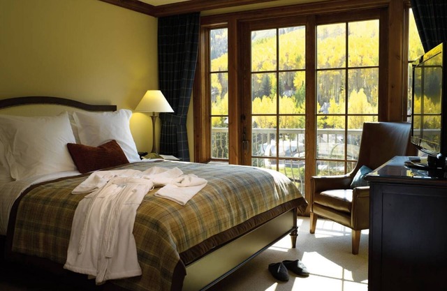 Ritz Carlton Club Vail 3 Bedroom 3.5 Bath Holiday Week!