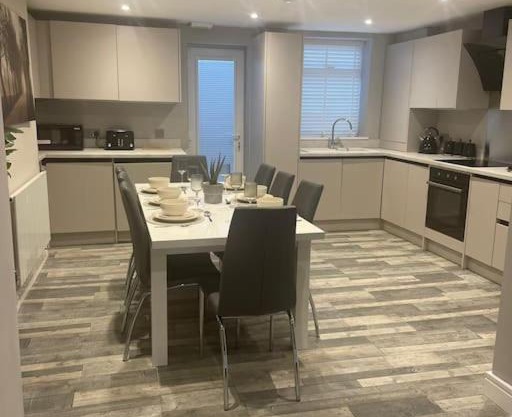 Rivendell Modern 2 Bedroom apartment in St Peters village sleeps 6