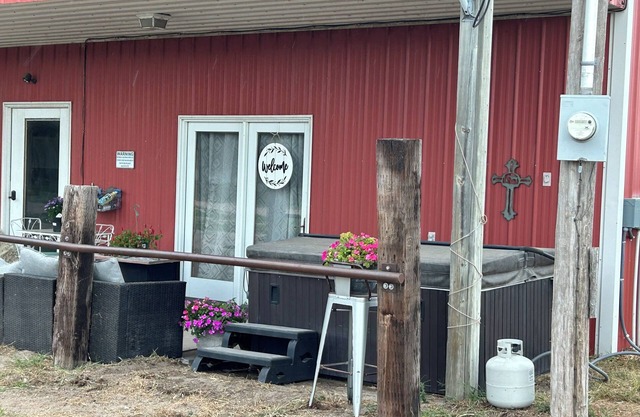 River access Nature,Highland cows, horses, trails hot tub! Experience ranch life