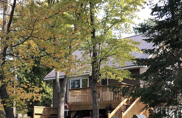 River Access, Private Hot Tub, Quiet Spot in Town