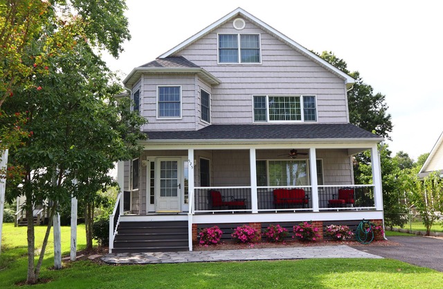 River Gem: Family-Friendly Stay | Fire Pit & Porch