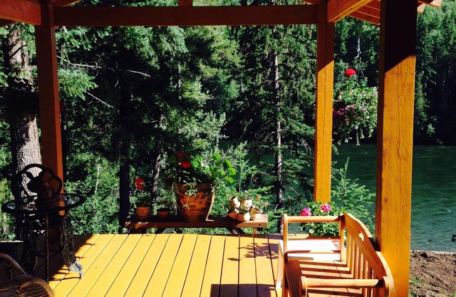 River House - 3 bedroom 2 covered porches unique setting on the Clearwater River