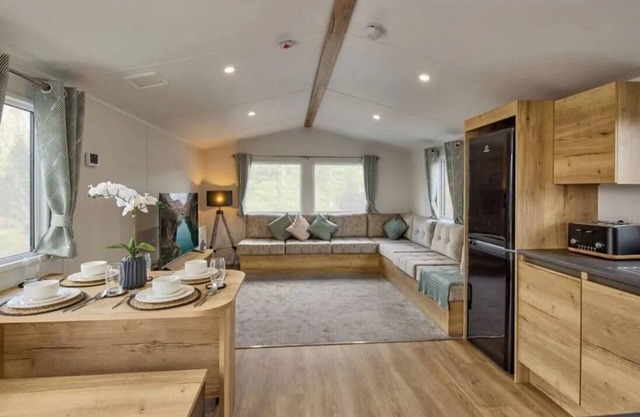 River Meadows Retreat. Contemporary, spacious caravan. 3 Bedroom, sleeps 8