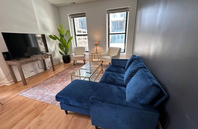 River North Hideaway w/Amazing Views and Parking