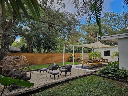River Oaks Bungalow