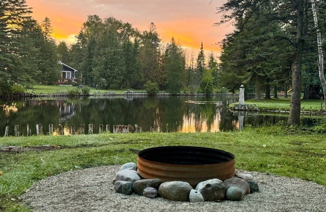 River Pines~Downtown Waterfront w/Wildlife Watching!nFirepit,Snowmobile,Bikingn