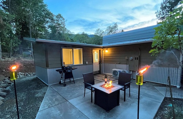 River Rapids home: new 2023, hot tub March 2024