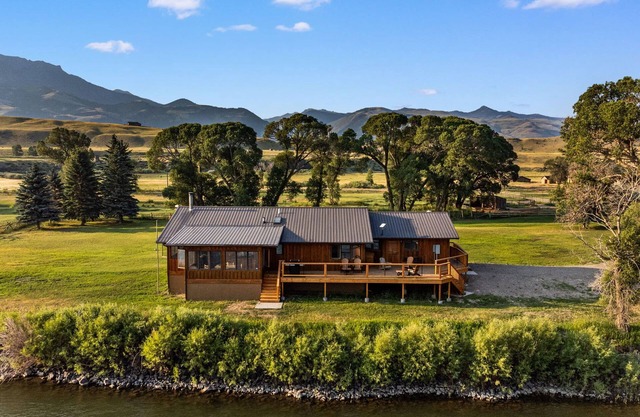 River Rose - Fully remodeled charming ranch style cabin on Yellowstone River!