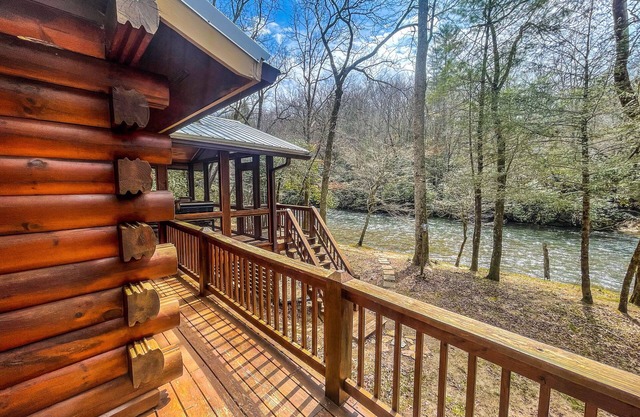 River Run Cabin - 20 Ft from River Edge - 15 Min from Blue Ridge - 3Bd 2Bth