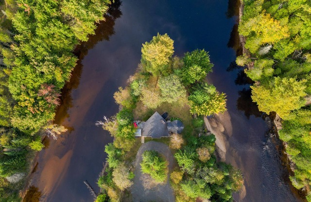 River's Edge Chalet | Spa | BBQ | Riverside