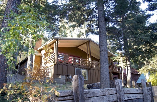 River Sounds Retreat - Three Bedroom Cabin