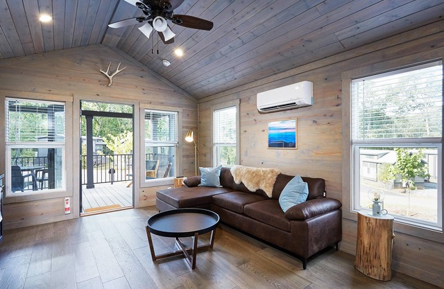 River View Cabin with Hot Tub