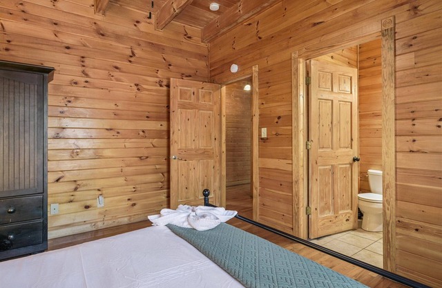 River View Dog Friendly Game Room w Hot Tub