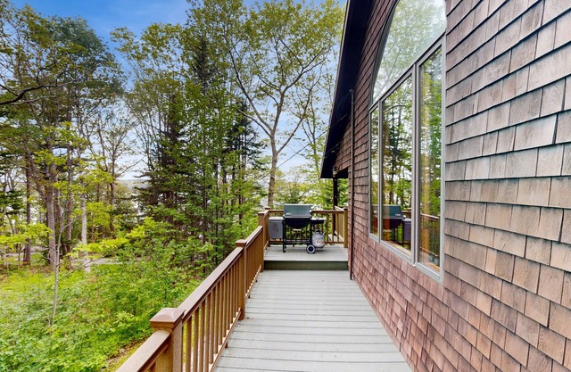 River view home w/lovely deck, views & fireplace
