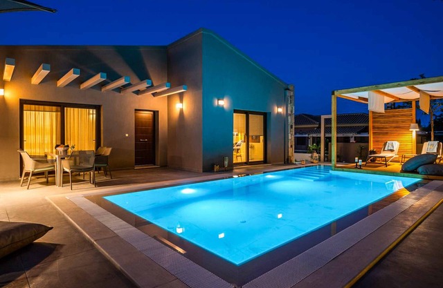 River Villas 2 - Two Bedroom Villa, Sleeps 4