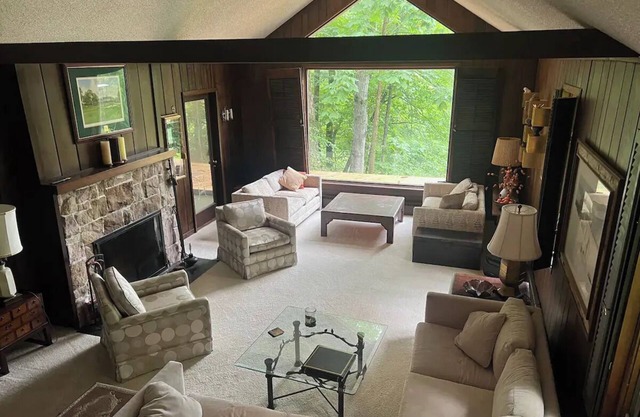 Riverbend: A beautiful country 4-bedroom house in Dexter.